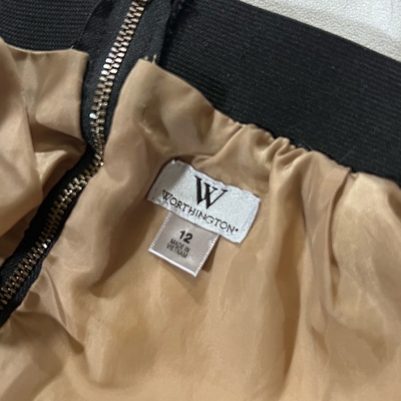 WORTHINGTON Pleated Detail Skirt | 14 - Picture 4 of 5